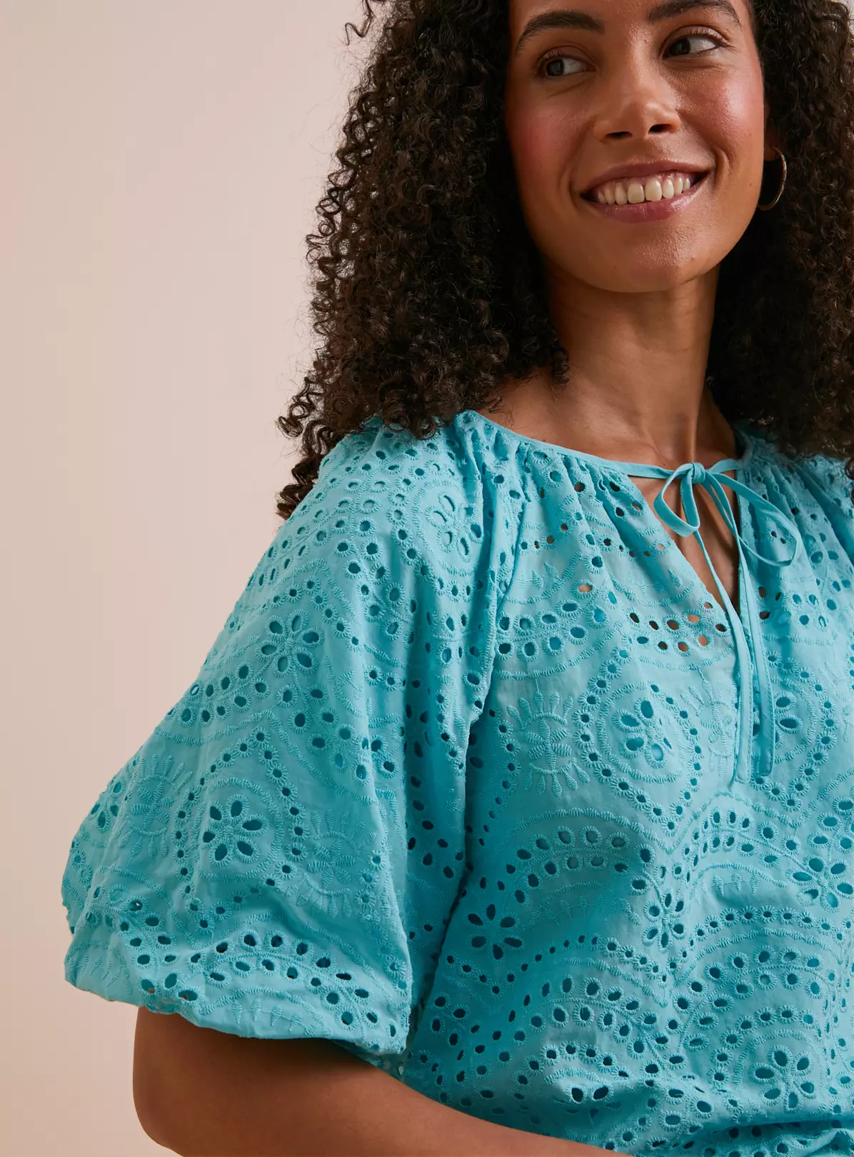 Everbelle Blue Broderie Mini Dress 8 5 Everbelle Blue Broderie Mini Dress 8 - Image 3