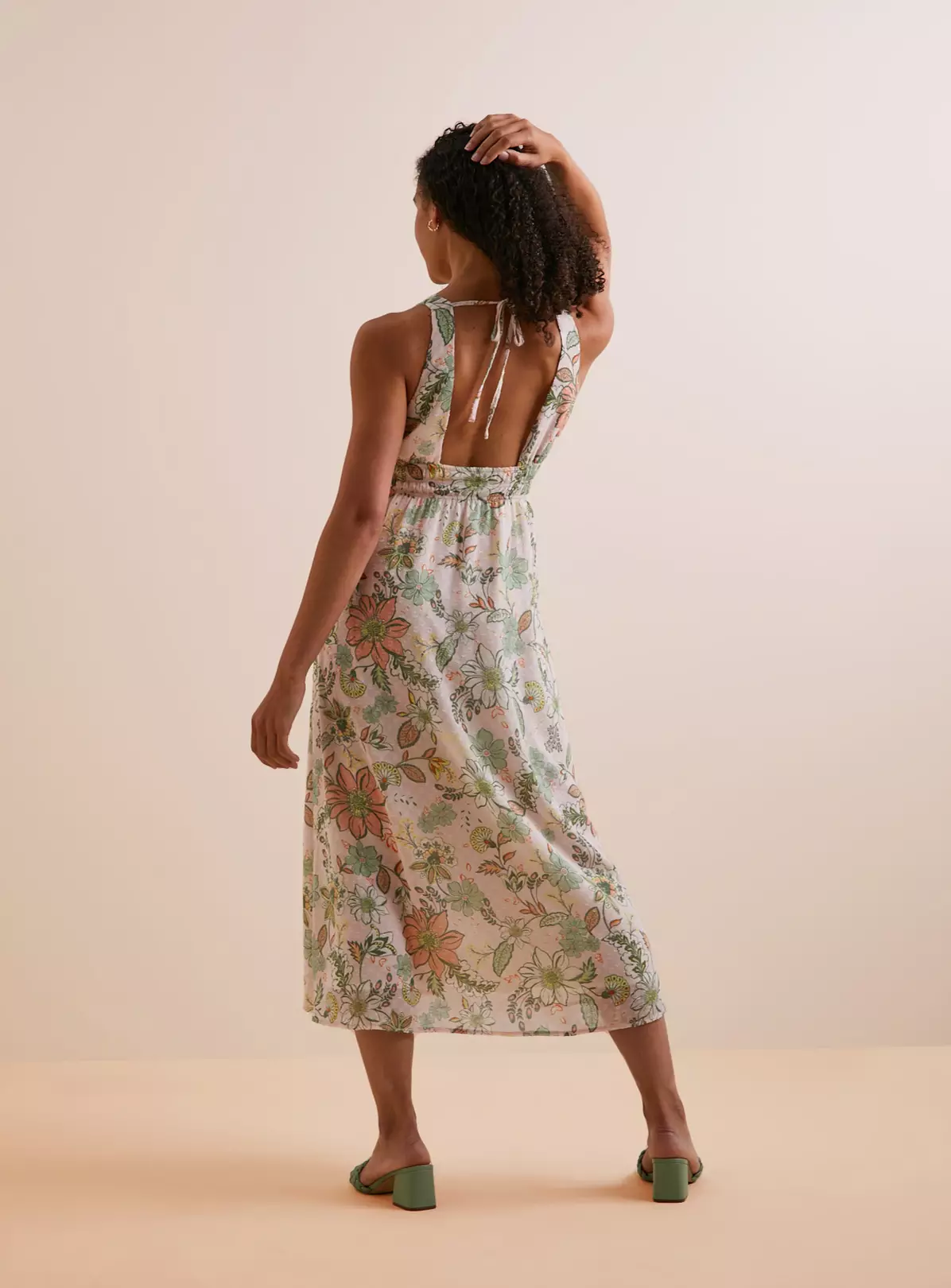 Everbelle Floral Backless Midi Dress 6 4 Everbelle Floral Backless Midi Dress 6 - Image 2