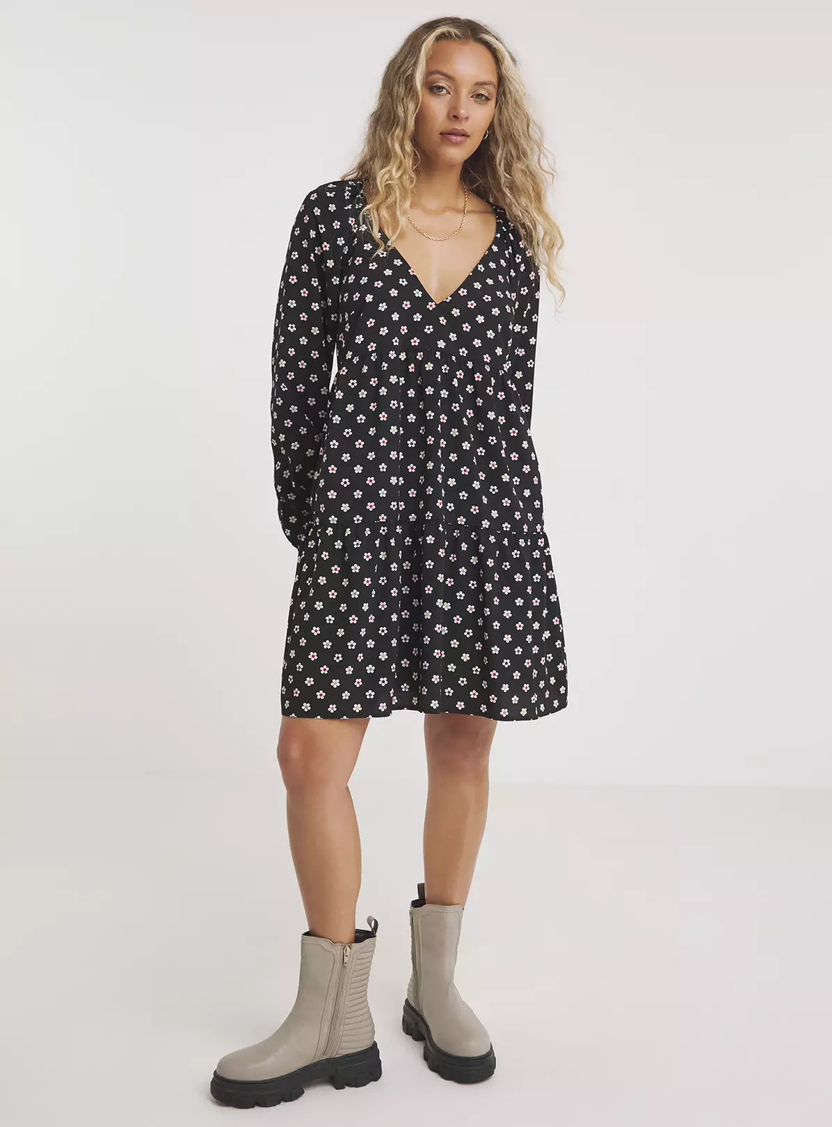 SIMPLY BE Black Floral Tiered Smock Dress 32 4 SIMPLY BE Black Floral Tiered Smock Dress 32 - Image 2
