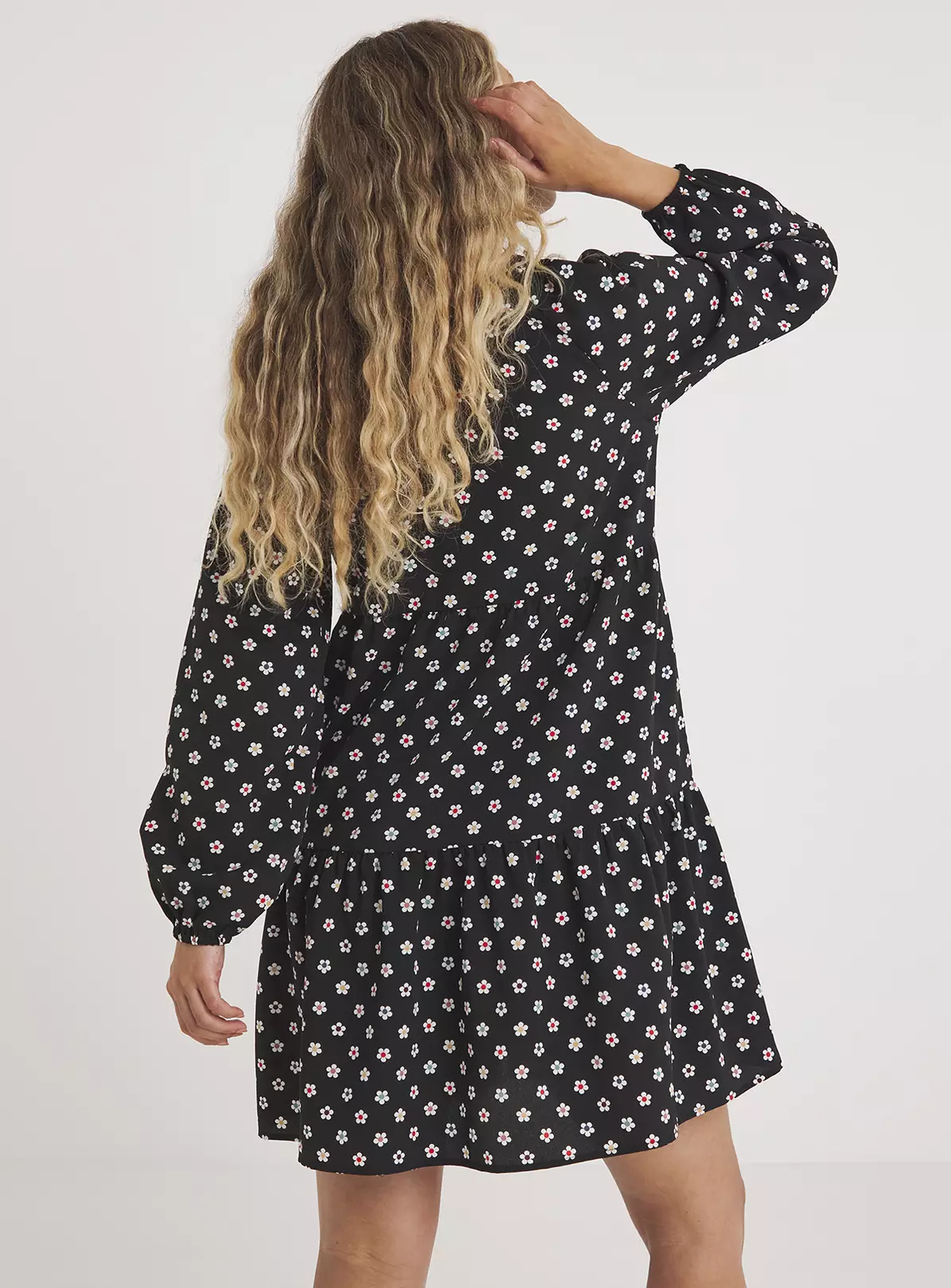 SIMPLY BE Black Floral Tiered Smock Dress 10 6 SIMPLY BE Black Floral Tiered Smock Dress 10 - Image 4