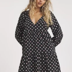 SIMPLY BE Black Floral Tiered Smock Dress 32 8 SIMPLY BE Black Floral Tiered Smock Dress 32 -Chic Elixir Sales Store tuc143570502 Black R Z004A
