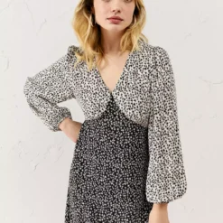 EVERBELLE Star Print Deep V Midi Tea Dress 12