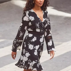 SOSANDAR Fluted Hem Dress 16